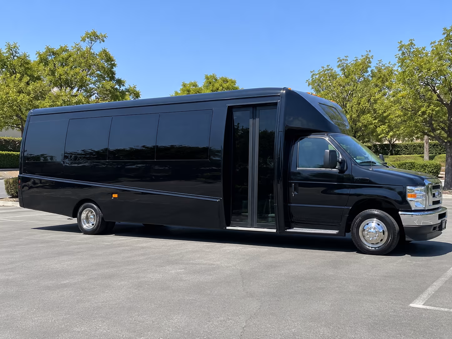 minibuses and sprinter vans for smaller chino concert groups